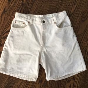 Vintage cream ecru Levi’s 550 dad shorts